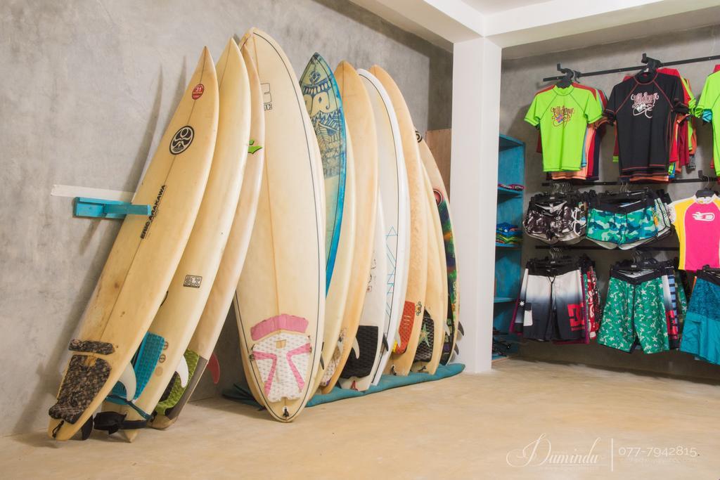 Отель Cheeky Monkey Surf Camp Велигама Экстерьер фото