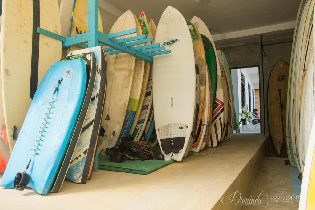 Отель Cheeky Monkey Surf Camp Велигама Экстерьер фото