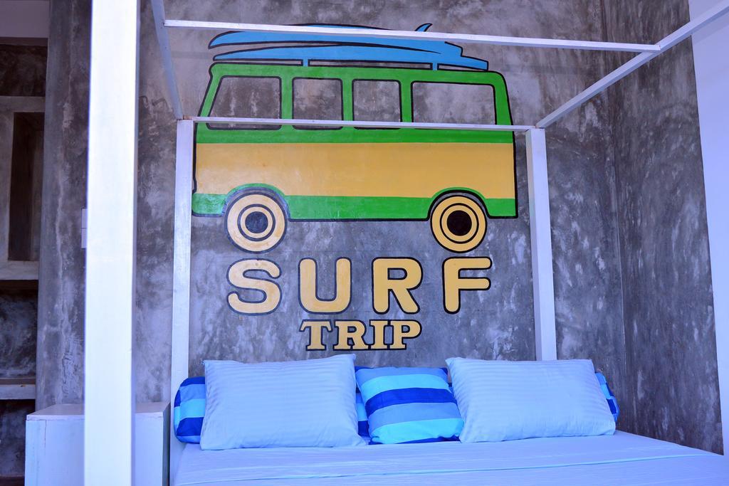 Отель Cheeky Monkey Surf Camp Велигама Экстерьер фото